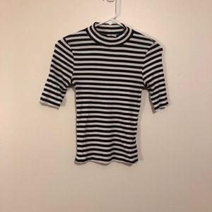H&M  Divided Crop Top